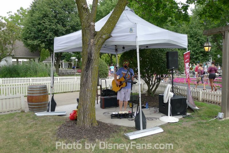File:IowaBeerAndWineStage2016.jpg