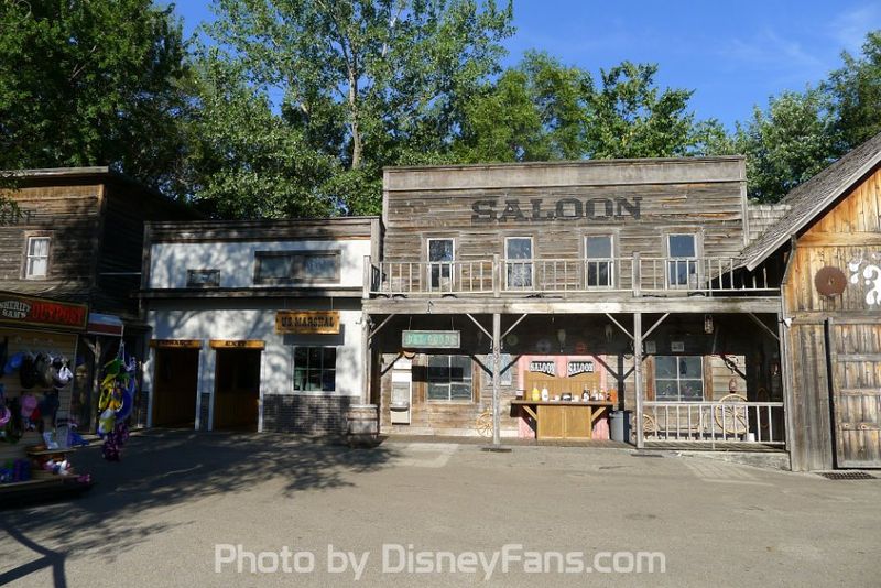 File:Saloon2016.jpg